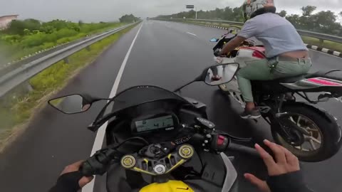 R15 V3 Vs R15 V4 - Drag Race Extremely Risky Riding