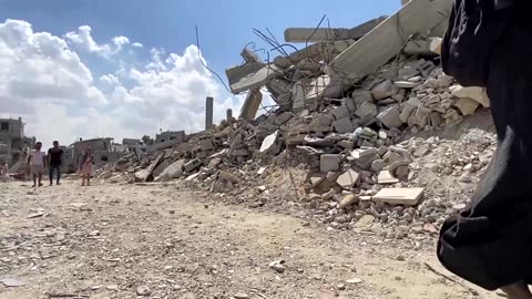 Gaza teacher offers ray of hope with classroom amid the rubble