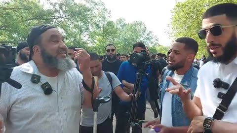 Ali Dawah Confronted By Omar! Speakers Corner