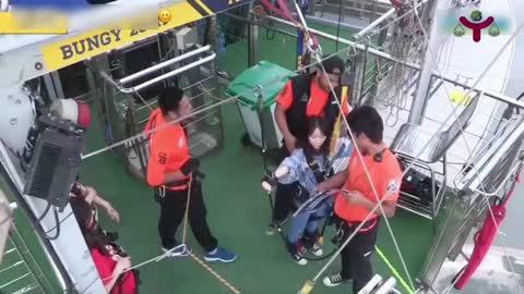 Girls Bungee Jumping gone wrongs