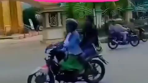 Motorcyclist escapes from police