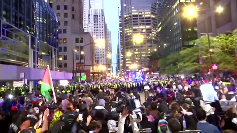 Police and DNC protesters clash near Israeli consulate