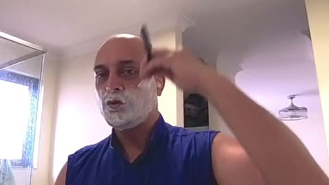 How to Use a Straight Razor _ Cut Throat Razor