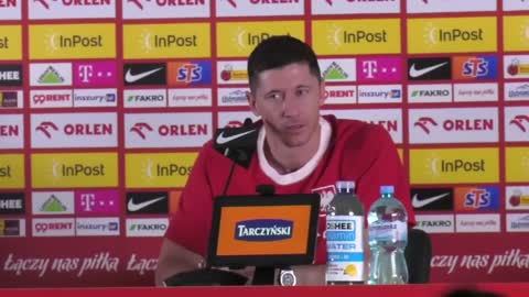 Robert Lewandowski's awkward Lionel Messi exchange with journalist | ESPN FC