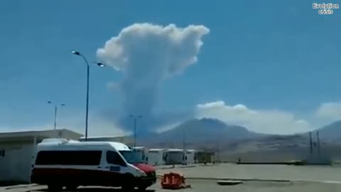 Chile's Lascar volcano erupts and triggering minor earthquake