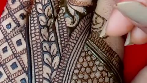 back hand mehndi design