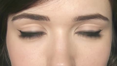 How to Apply Eyeliner - Pencil, Cream/Gel, Liquid | TheMakeupChair