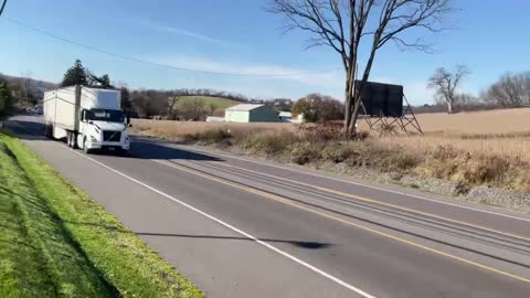 Very good Volvo truck horn in south Heidelberg township today day cab