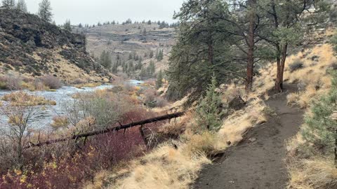 Central Oregon – Steelhead Falls – River Hiking – 4K