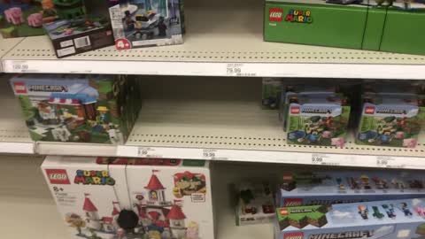 Oakridge Mall Target LEGO Super Mario for Cost 12月5日2022年