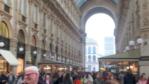 Large market of milan italy😍😍