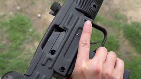 Mini Uzi 9 mm.