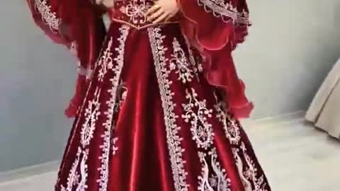 kaftani Giydirirken ben #kasnak #turkey #wedding#weddingdress #turkishweddingvideo#türkiye #reddress