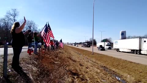 Effingham, Illinois patriots from all over show up to support The People’s Convoy 2022! 🇺🇸