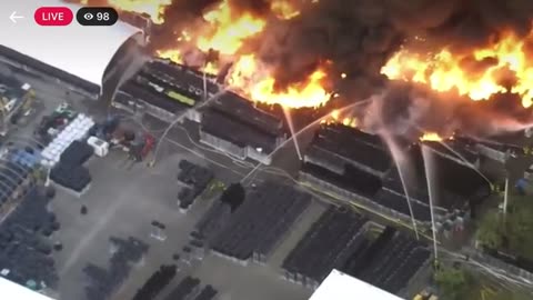 BREAKING NOW: Large 5 acre warehouse fire breaks out in Kissimmee, Florida