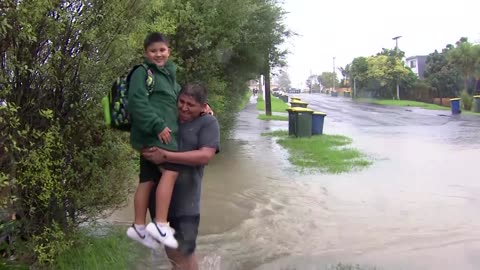 Heavy rain causes flash flooding in New Zealand