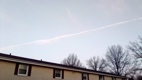 Chemtrails above the business man's apartment ☝☝☝☝