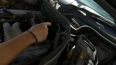 Mercedes Benz W124 - Como limpiar en interior de su motor con Gazol Diesel Tutorial