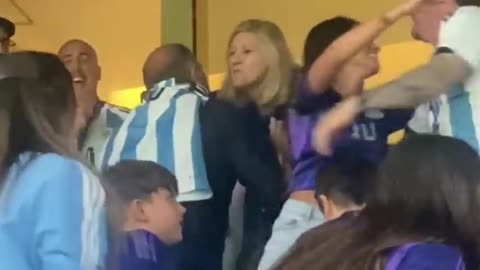 serssi's wife Antonela & kids reaction to his penamas