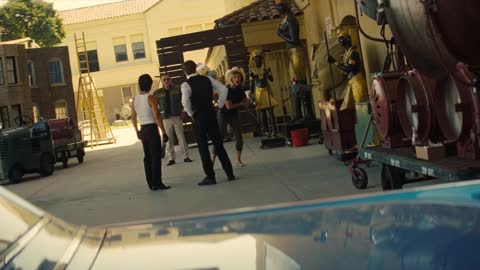 Once upon a time in Hollywood (2019) - Nobody beat the shit out of Bruce.