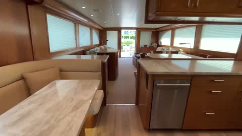 2000 Hatteras 75 Sport Deck Motor Yacht