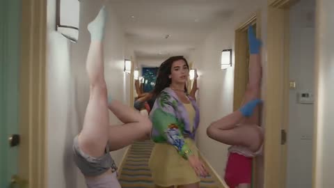 Dua Lipa - New Rules (Official Music Video )