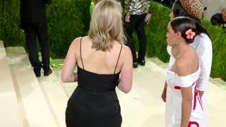 AOC wears 'tax the rich' dress to Met Gala