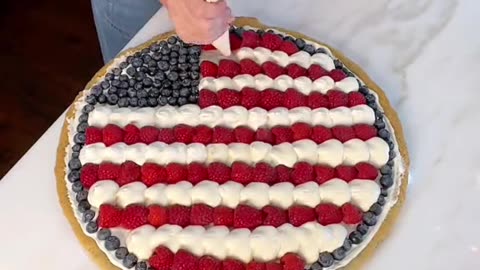 AMERICAN FLAG FRUIT PIZZA