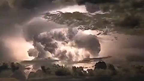 time-lapse of a lightning storm in Australia⚡️