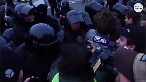 Russian police arrest anti-war protesters after military call-up | USA TODAY