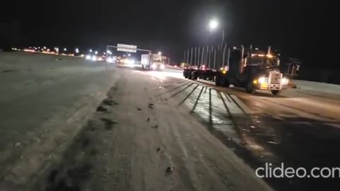 Canadian Truckers Protesting vaccine passports for Truckers at Manitoba/USA