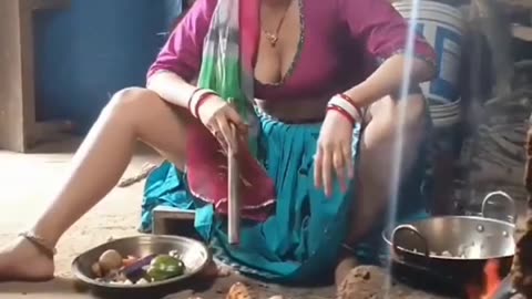 Hot Sunju Bhabhi clocking Food Vlogs 🍲🍲