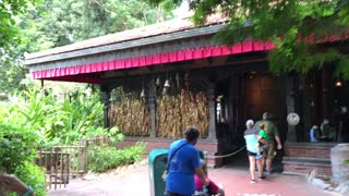 Kali River Rapids Queue