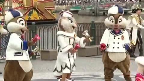 MR & MRS Chipmunks Show Ring The Bell