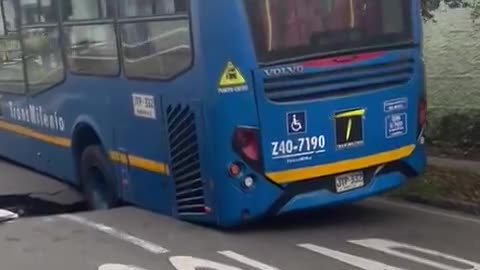 Bus se quedó atrapado en Bogotá