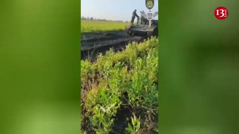 Ukrainian soldiers parade Russian invaders’ armored fighting vehicle that they captured