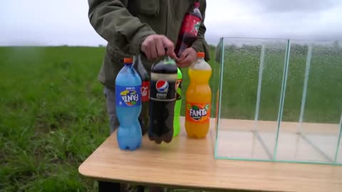 Experiment: Giant Balloons of Coca Cola & Fanta & Mirinda & Mountain Dew VS Mentos-1