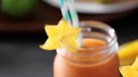 Carambola strawberry smoothie