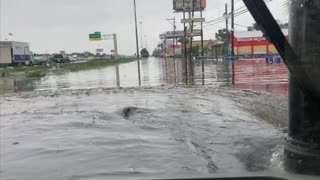 Hummer Drives Through Deep Floodwater