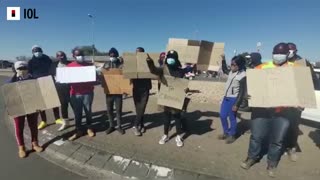 Soshanguve residents defending Crossing from looters