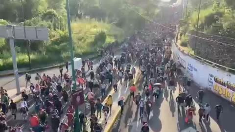 23rd October: Massive caravan heading from Mexico to the border.