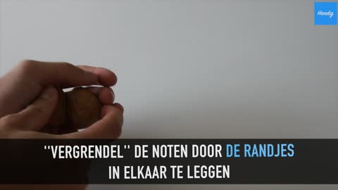 Noten kraken zonder notenkraker