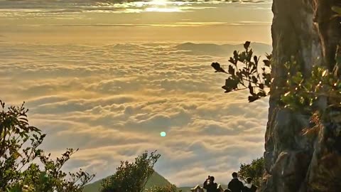 Sunrise and sea of clouds, it's so beautiful