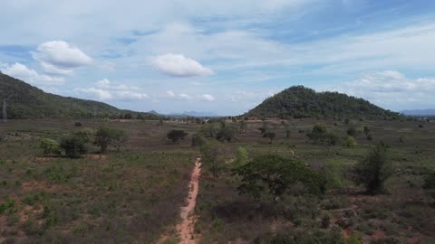 Trekking in Thailand down a hidden path - This is why I love to travel!