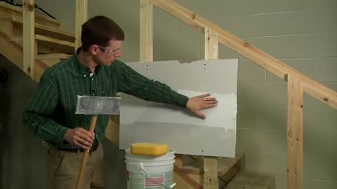 Finishing a Drywall Joint STEP 4