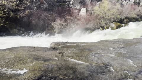 Cascading Step Waterfall – Dillon Falls – Deschutes River – Central Oregon – 4K