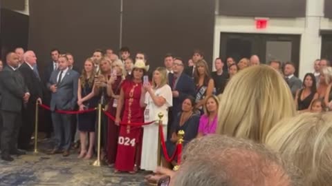 a woman tells trump that the whole room has been praying for him. #Pennsylvania