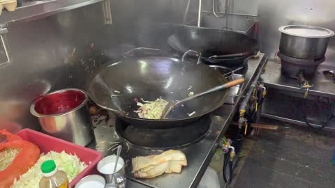 2,000 plates are sold a day! Popular Singapore Hawker Street Food