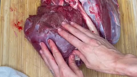 Butchering a deer hindquarter #venison #cooking #Recipe