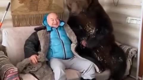 Russians Keep Bears As Pets